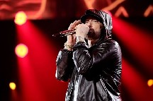 Eminem ayıq həyat tərzinin 16 ilini qeyd edib - FOTO