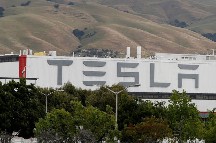 İlon Mask yeni “Tesla” fabriklərinin tikintisindən imtina etdi