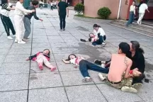 Çində qadın ibtidai məktəbdə dəhşət saçdı: İki ölü, on yaralı