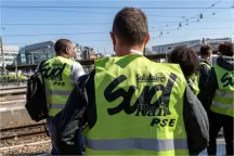 Parisdə dəmiryolçular Olimpiya Oyunlarına qarşı etiraza qalxdılar